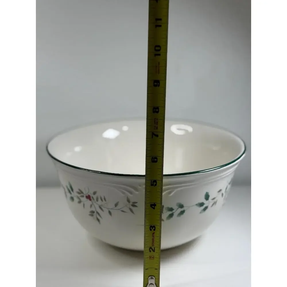 Vintage Pfaltzgraff Winterberry 10in Round Serving Bowl Holly Berry Christmas